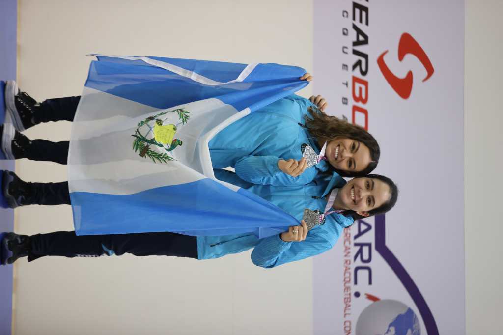 Ana Gabriela Martínez y Maria Renee Rodriguez se quedaron con la plata en el torneo celebrado en Guatemala. Foto Prensa Libre (Asoraquetbol)