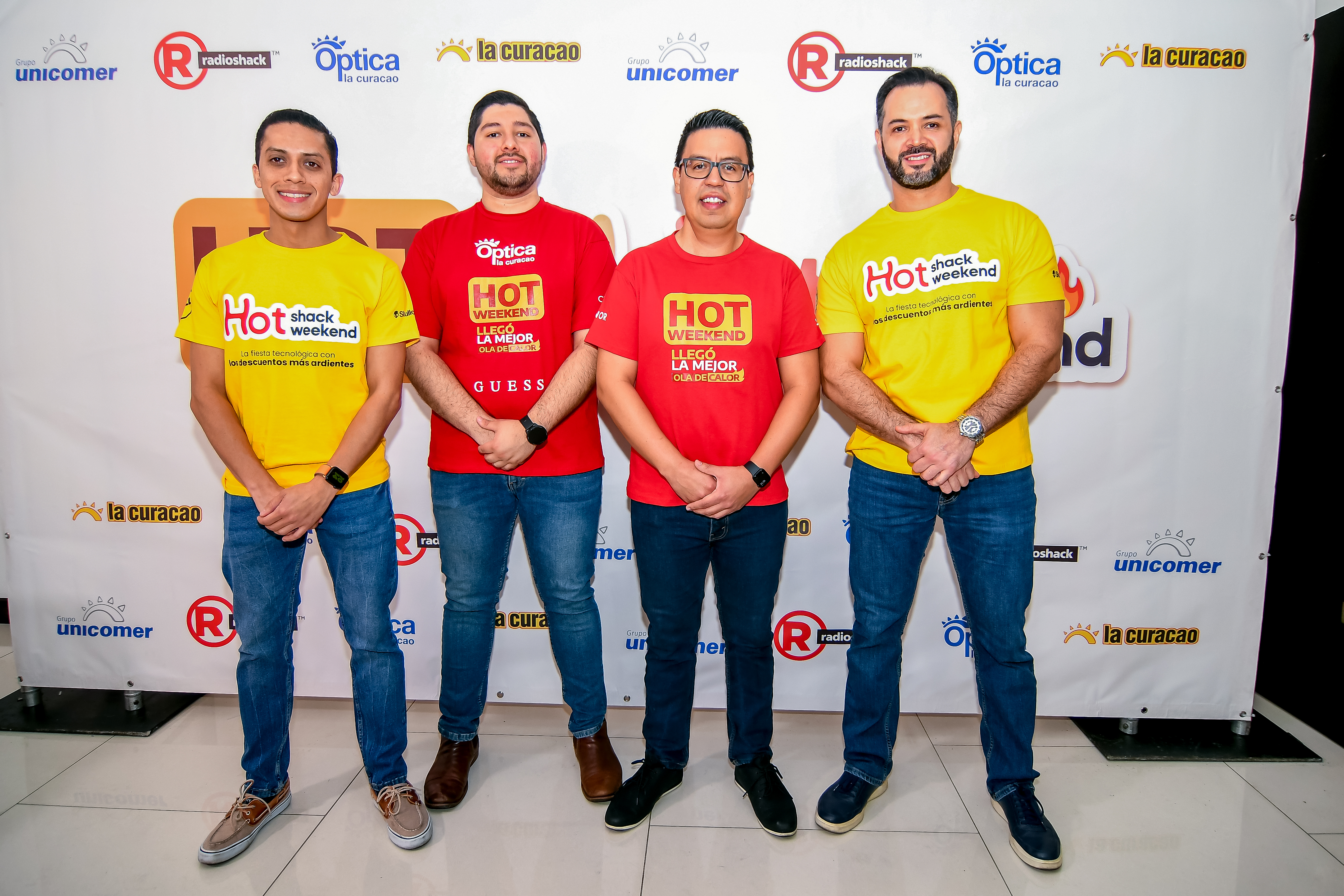 Juan Carlos Roldán, jefe de marca Radioshack; Javier García, jefe de marca La Curacao; Juan Manuel de León, gerente de Mercadeo; y Alejandro Arévalo, gerente de omnicanalidad de Grupo Unicomer. Foto Prensa Libre: Sergio Muñoz