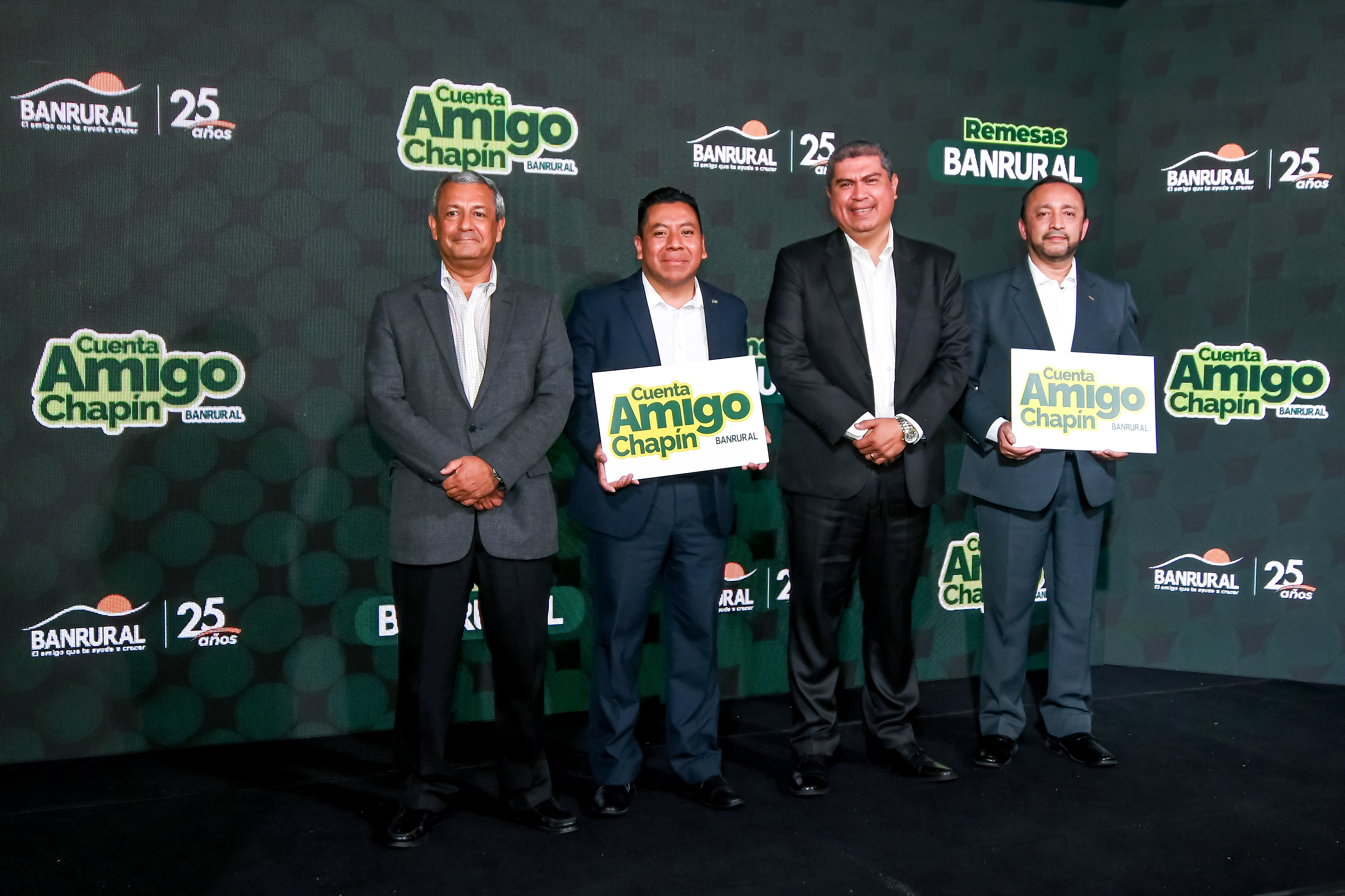 Cuenta Amigo Chapín, de BANRURAL, ayudará en varios servicios de banca a los guatemaltecos que residen en Estados Unidos. Foto Prensa Libre: Sergio Muñoz