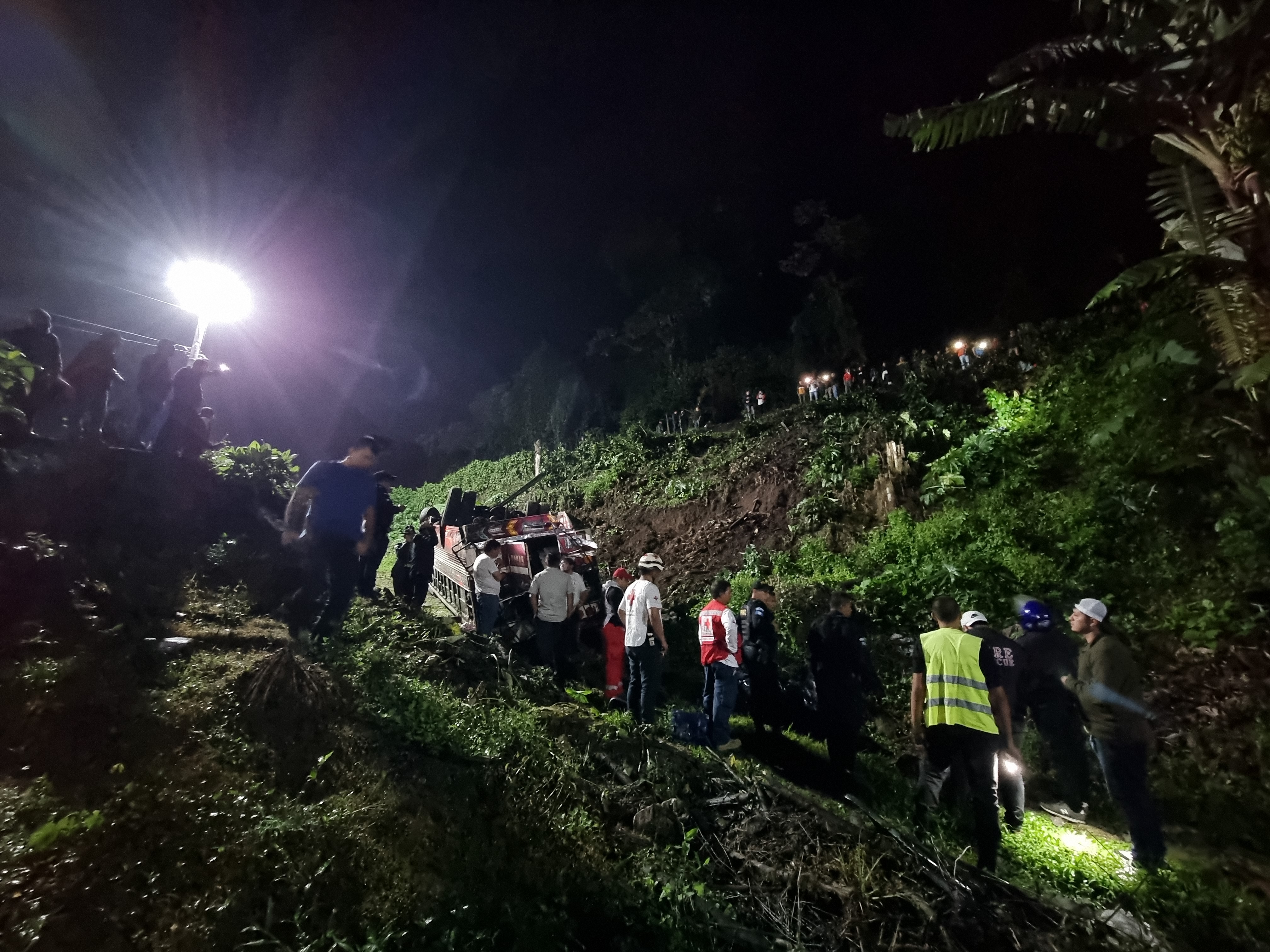 Un accidente de autobús extraurbano se registró la noche del sábado 8 de abril en el kilómetro 195 de la ruta Cito – Zarco, El Palmar, Quetzaltenango, con saldo de varios muertos y heridos. (Foto Prensa Libre: Hemeroteca PL)