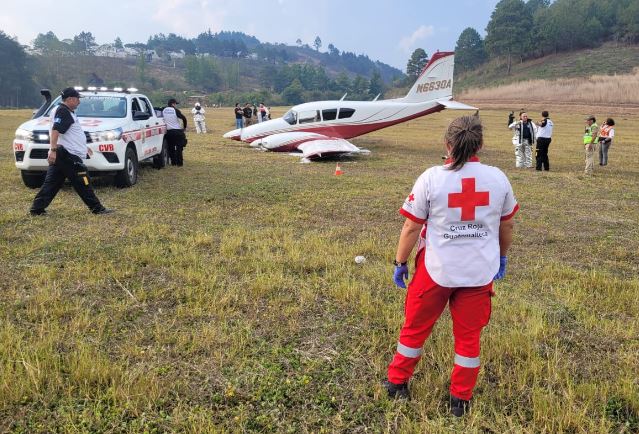 Avioneta aterriza de emergencia en San José Pinula