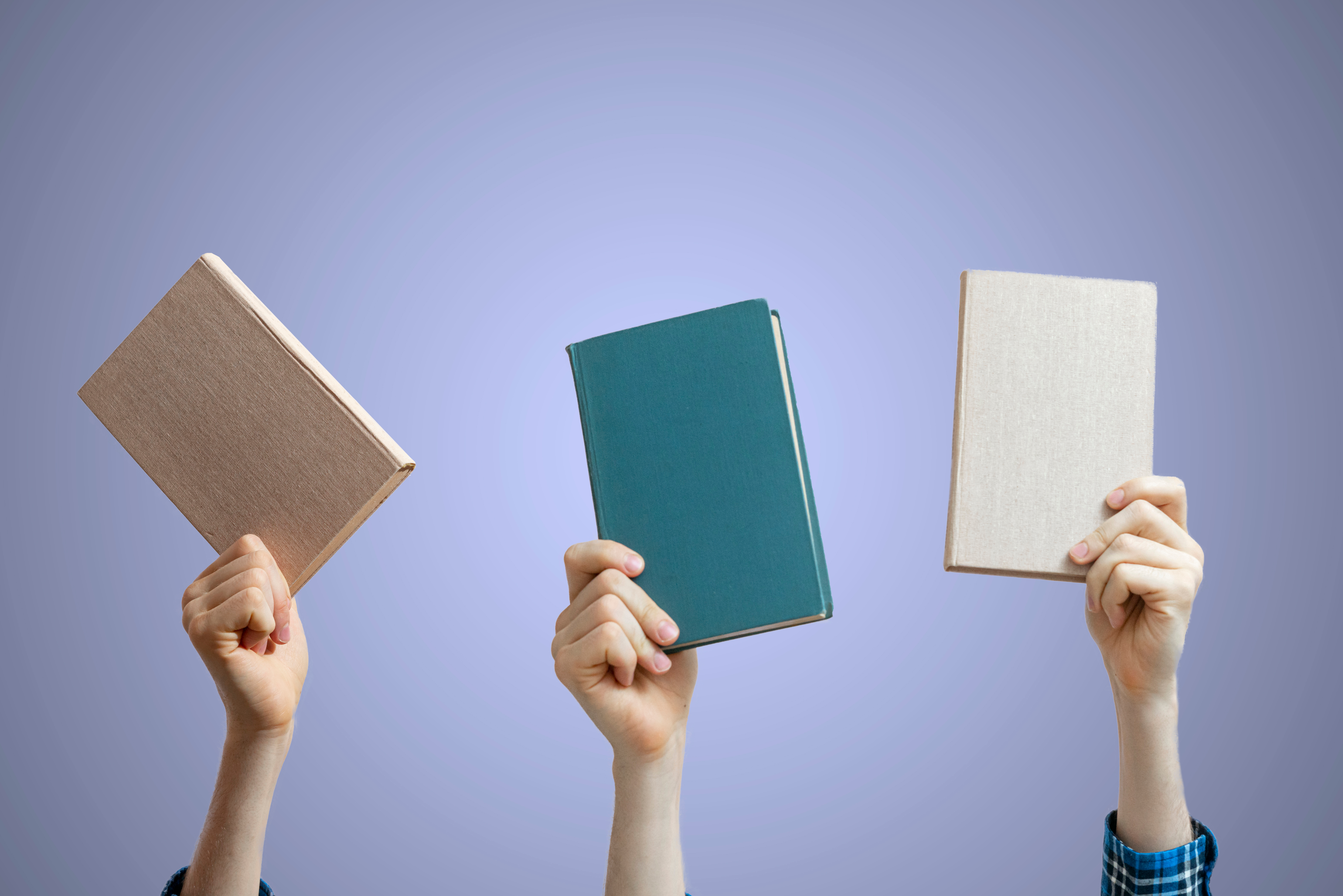 Compartir mismos intereses a través de la lectura puede llevarnos a estimular la empatía y la sensibilización por las ideas de otras personas. (Foto Prensa Libre: Shutterstock)