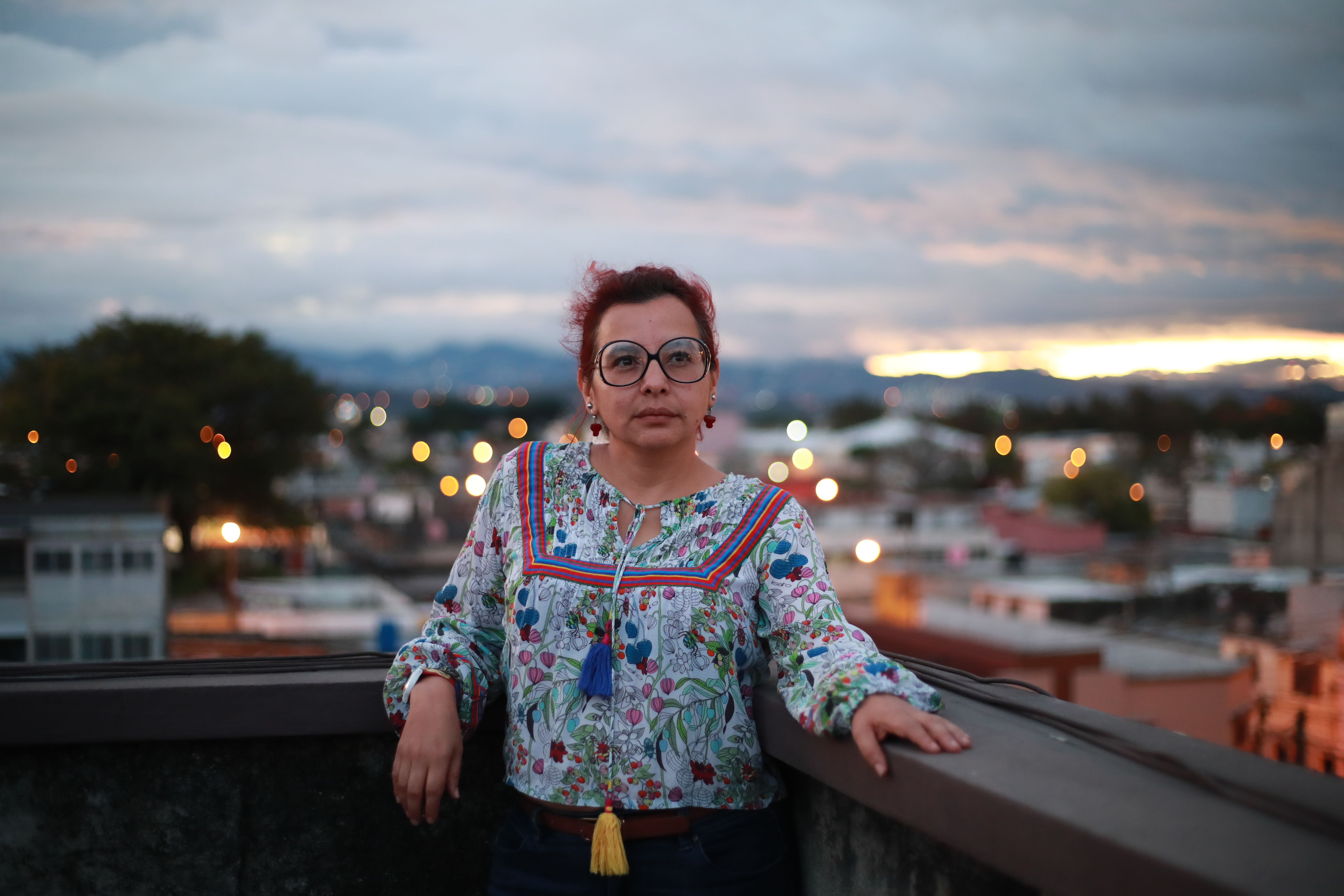 La entrevistada en ciudad de Guatemala, lugar en el que   vive, escribe y publica. (Foto Prensa Libre: Carlos Hernández)