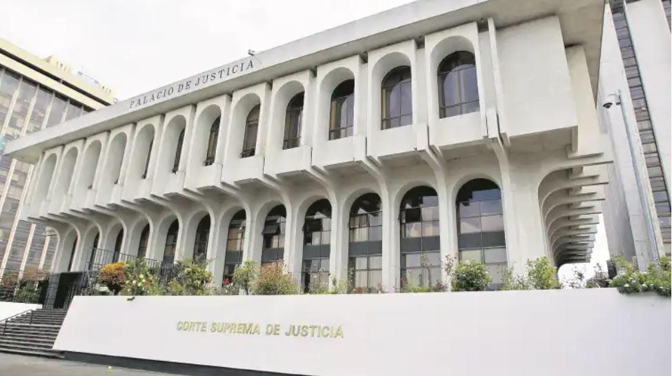 La CSJ conoció varios amparos planteados por agrupaciones políticas que buscan que sus candidatos sean inscritos para las elecciones generales 2023, que se celebrarán el 25 de junio próximo. (Foto Prensa Libre:)