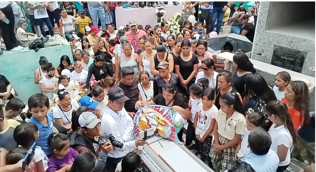 “Vuela alto, princesita”: Familiares y pobladores despiden a Kimberly Gómez, la niña que murió por el colapso del techo de su escuela en Chiquimula