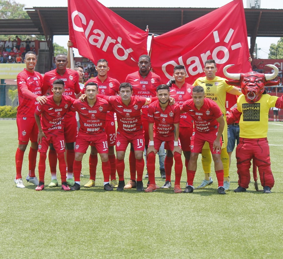 Los Toros de Malacateco perdieron en la mesa el partido frente a Xelajú MC por incluir a seis extranjeros en el partido. (Foto Xelajú MC).
