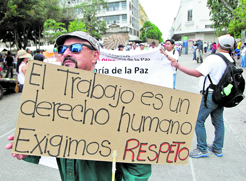 Cada 1 de mayo, en Guatemala, trabajadores salen a las calles a reclamar sus derechos laborales, en conmemoración del Día del Trabajo. (Foto Prensa Libre: Erick Ávila)