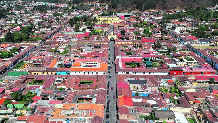 Vista panorámica del parque central de Antigua Guatemala, Sacatepéquez. Los vecinos rechazan la implementación del POT. (Foto Prensa Libre: Carlos Hernández Ovalle).