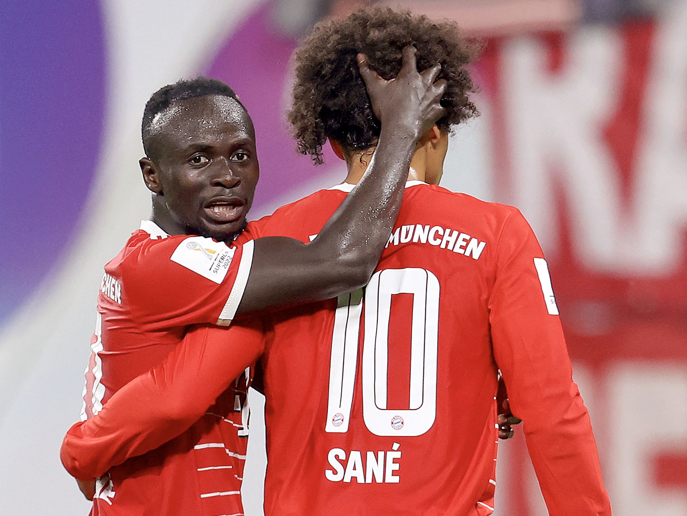 Al parecer el senegalés tuvo un fuerte problema con su compañero de equipo Leroy Sané. (Foto Prensa Libre: AFP)