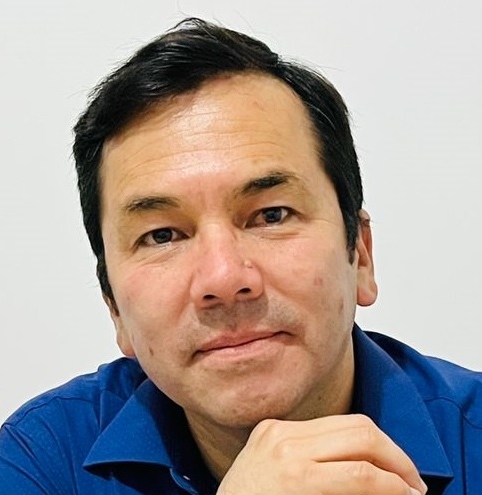 André Armas, Educador y consejero de bienestar