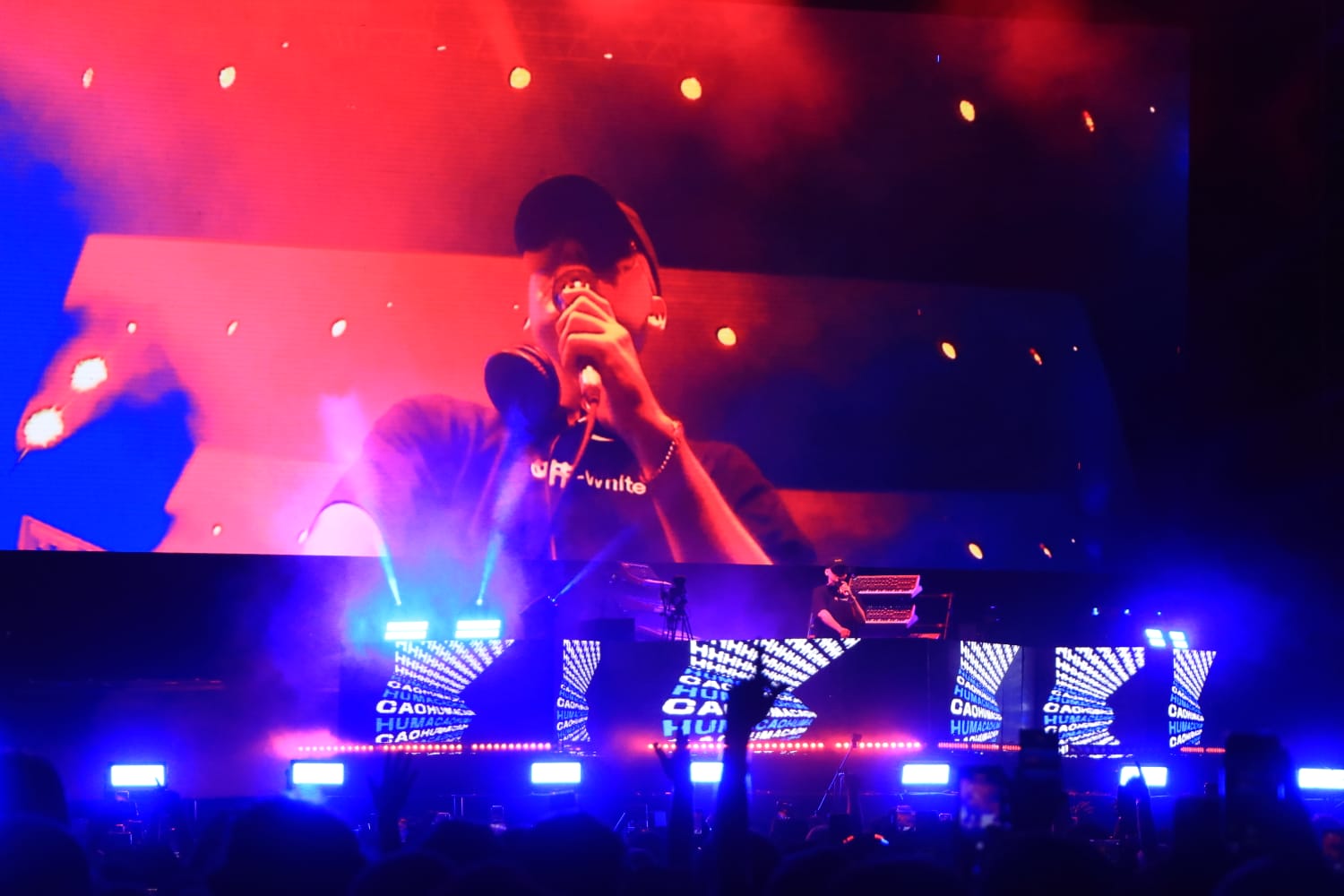 Guatemaltecas corean al ritmo de Bizarrap