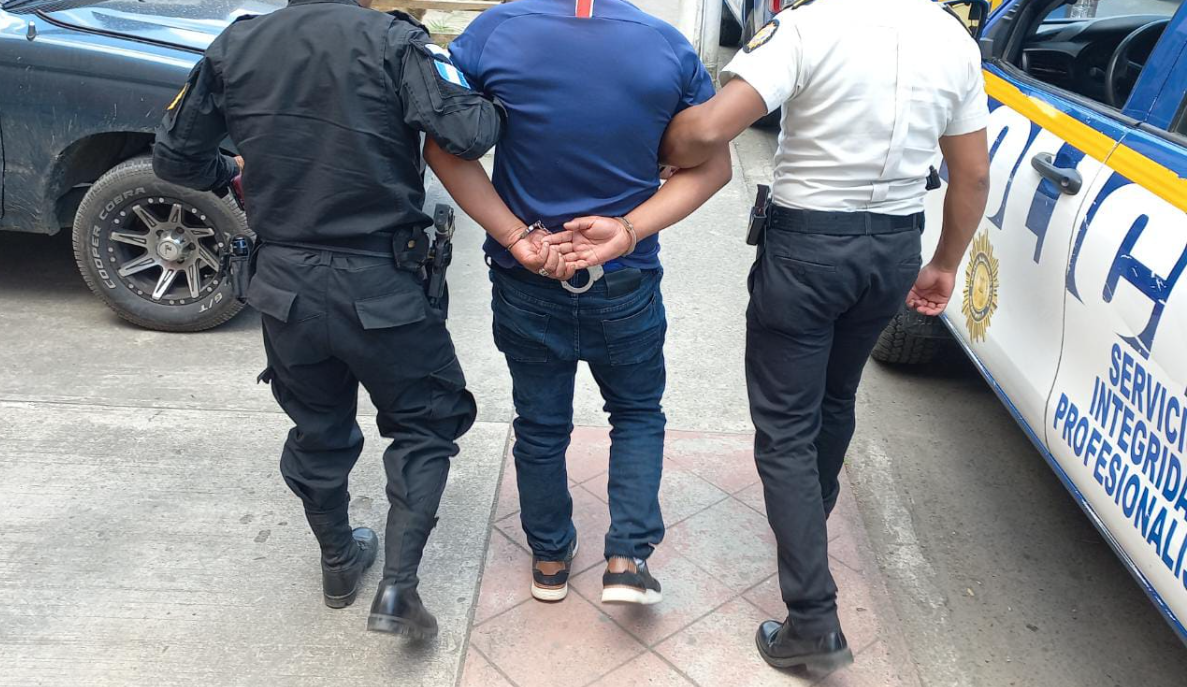La llamada de auxilio que alertó sobre una discusión de pareja que terminó con la muerte a balazos de la mujer