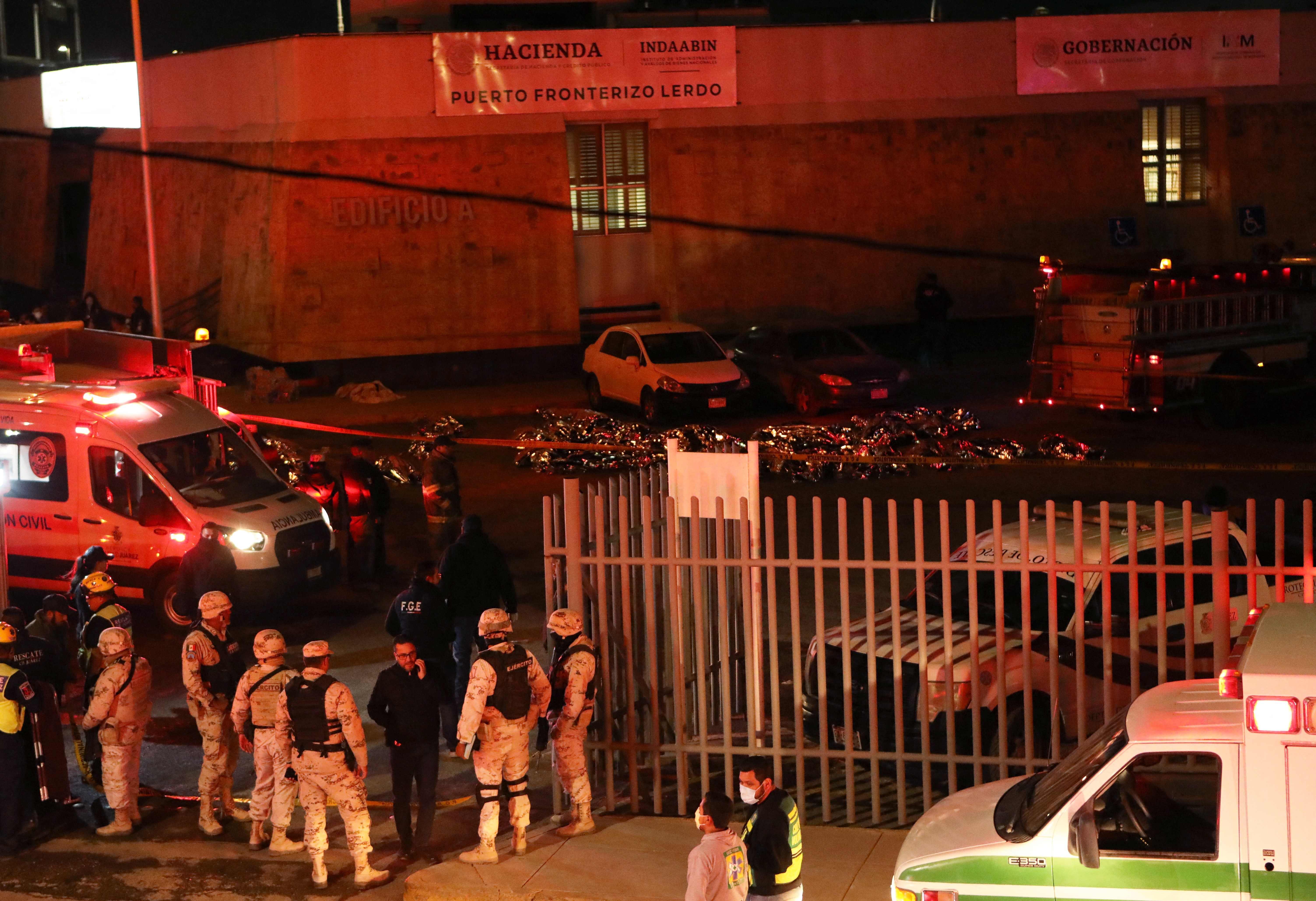 Decenas de migrantes murieron el 27 de marzo en un incendio en Ciudad Juárez, México. (Foto Prensa Libre: HERIKA MARTINEZ / AFP)