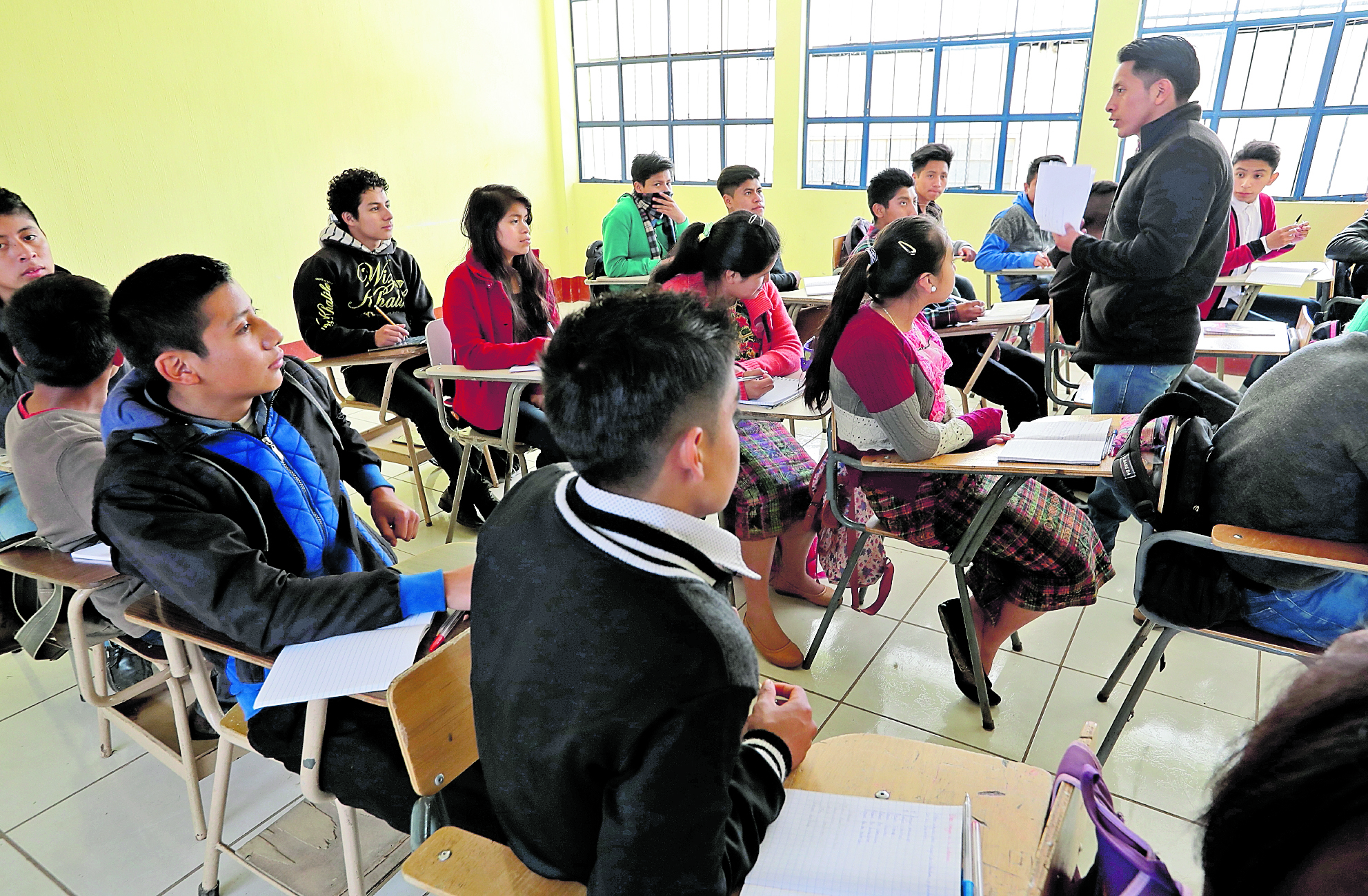 Los maestros de secundaria contratados por el Mineduc en plazas permanentes son escasos. (Foto Prensa Libre: Hemeroteca PL)