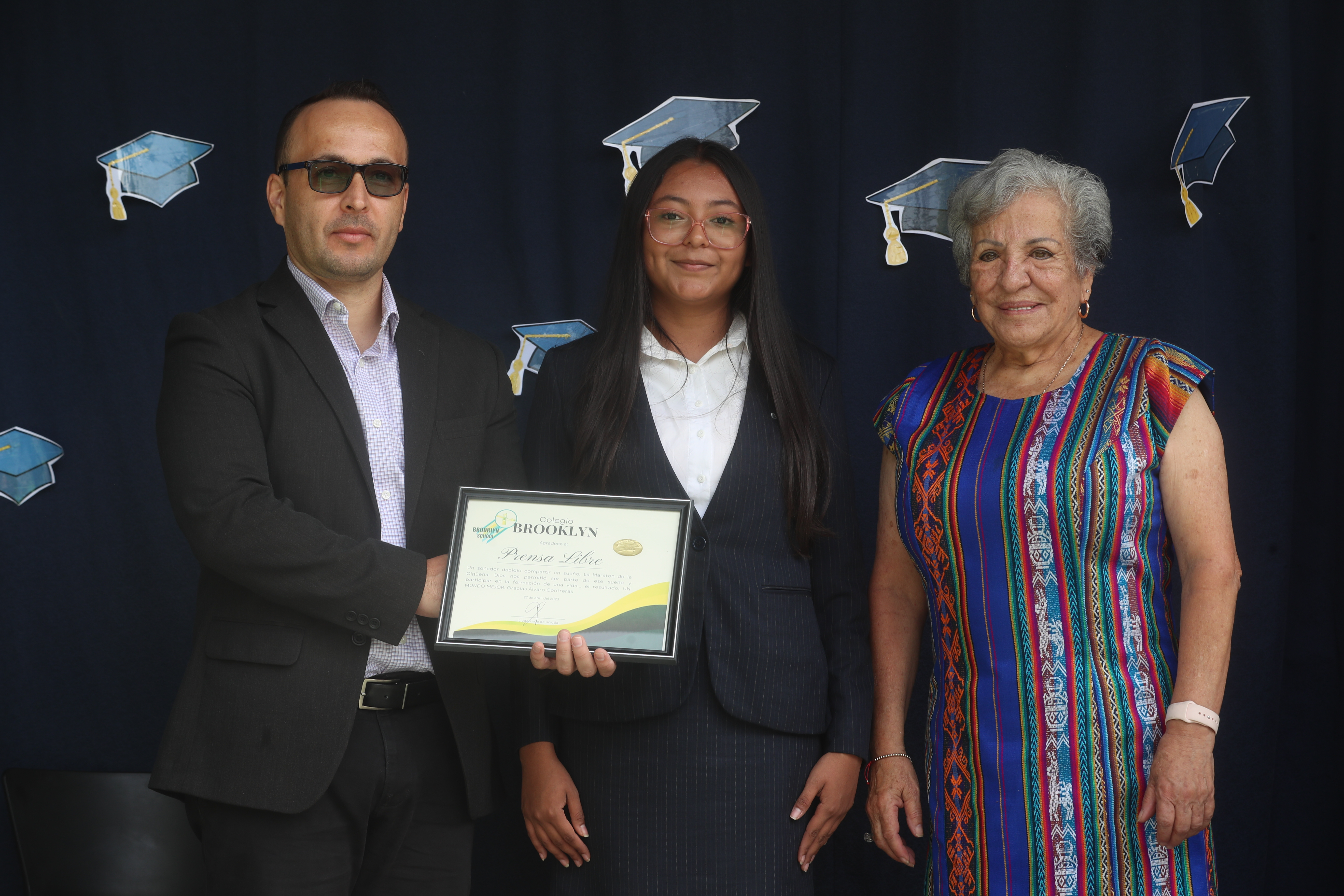 Colegio Brooklyn reconoce labor de Prensa Libre en el maratón de la cigüeña