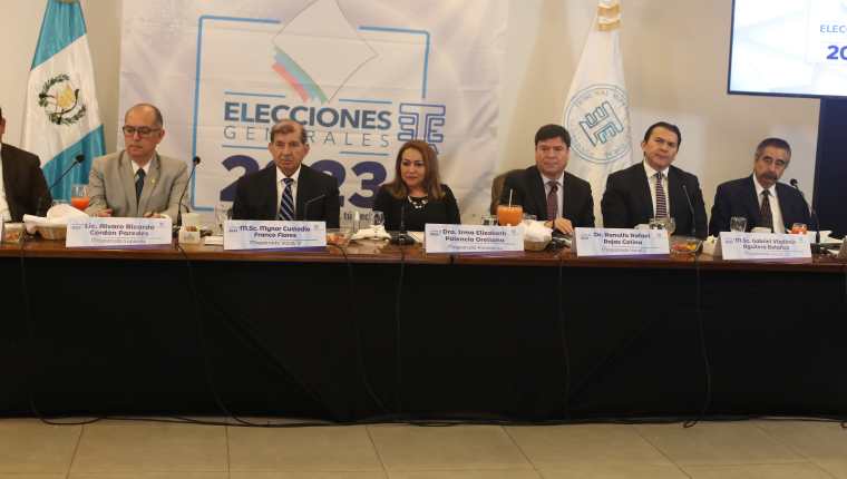 Las Juntas Electorales Departamentales (JED) del distrito de Guatemala y distrito Central contrataron un sistema informático de transmisión de datos preliminares para el conteo y transmisión de los votos el próximo 25 de junio.  (Foto Prensa Libre: Juan Diego González).