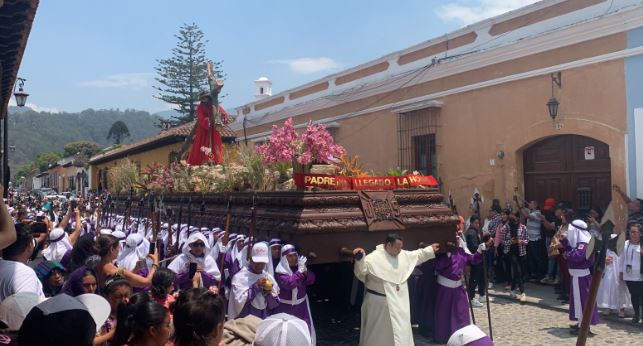 Semana Santa 2023: las imágenes de las alfombras en procesión de Jesús de la Merced de Antigua Guatemala