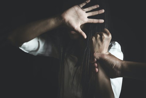 Por qué aumenta la violencia en las relaciones durante las vacaciones