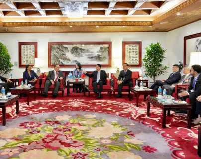Presidente de Guatemala, Alejandro Giammattei, llega a Taiwán en visita criticada por China