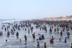 Millones de personas se trasladan a diferentes partes del país para disfrutar de la Semana Santa. (Foto Prensa Libre: C. E. Paredes)