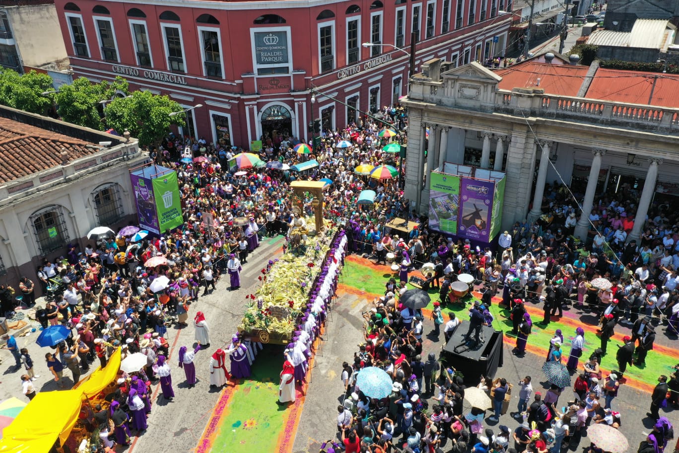 Antigua Guatemala, Quetzaltenango y Ciudad de Guatemala son los principales destinos de turismo religioso durante Semana Santa. (Foto Prensa Libre: Roberto López).