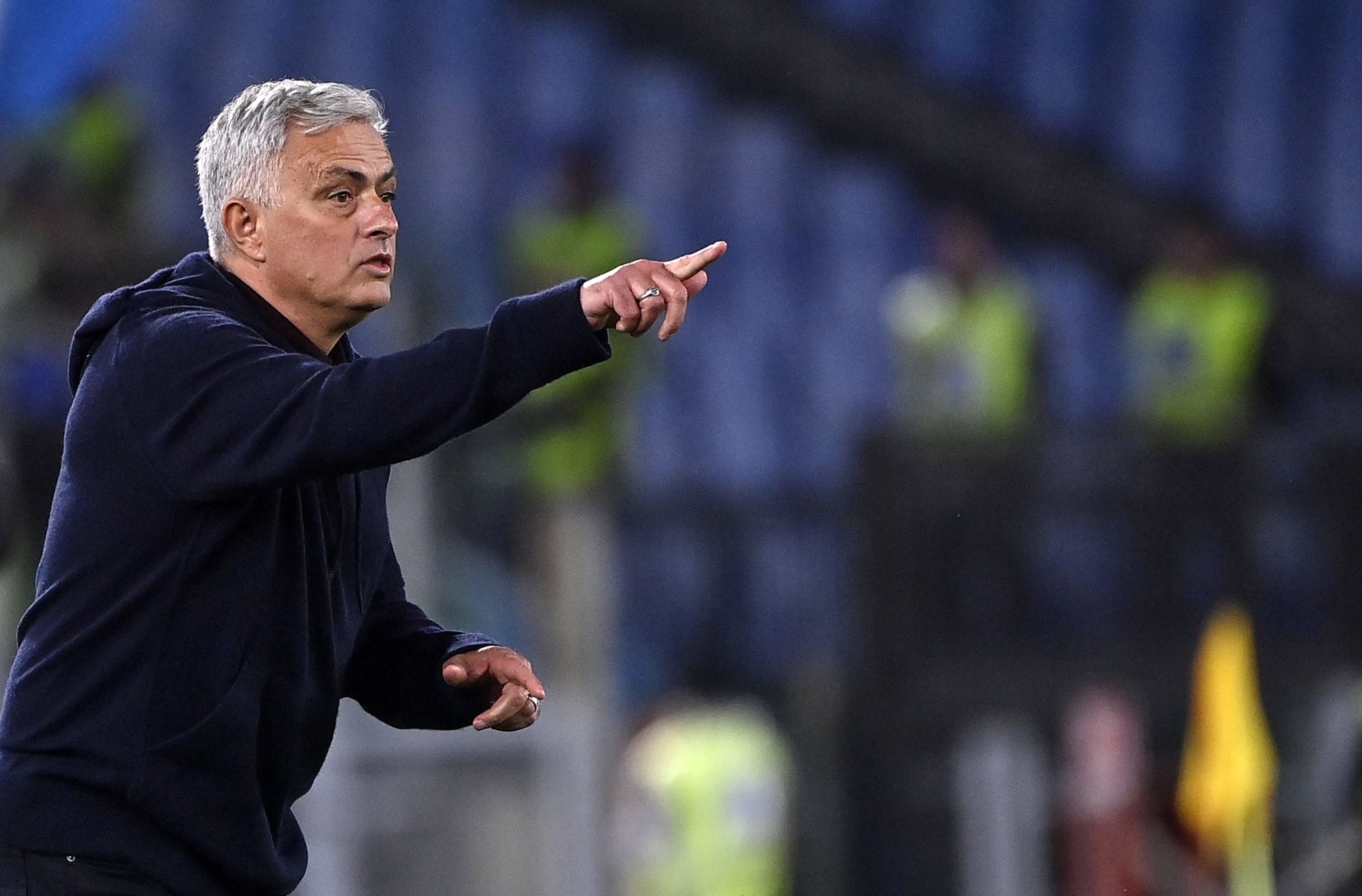 VIDEO | Mourinho interviene para acallar gritos racistas de aficionados de la Roma