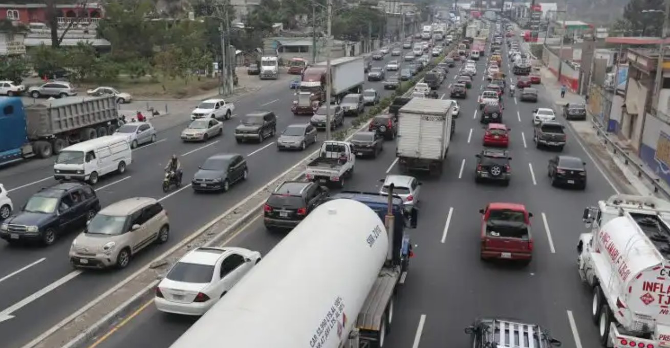 El tráfico comenzará a sentirse más pesado a partir de este miércoles 12 de abril. (Foto Prensa Libre: Hemeroteca PL)