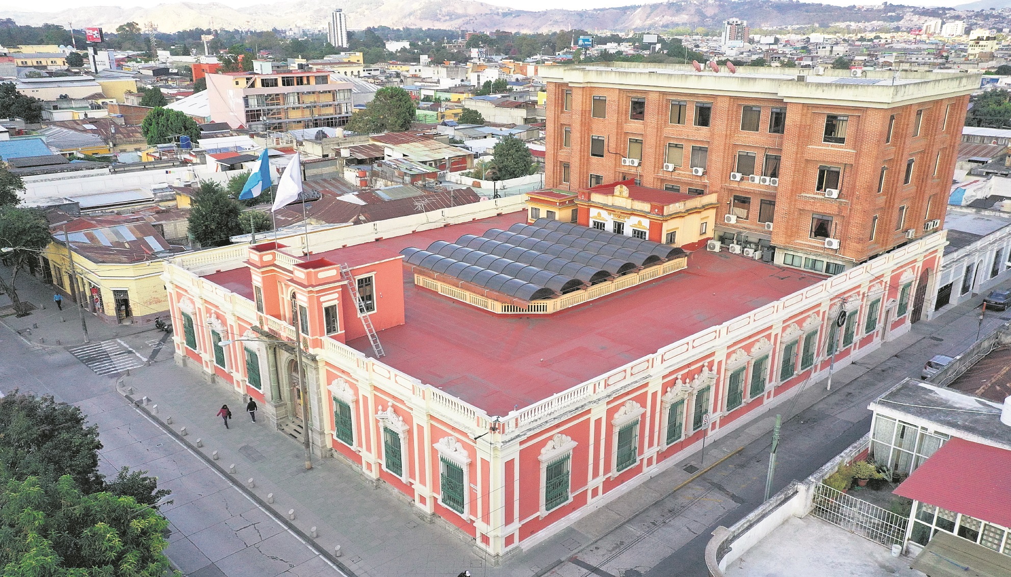 Sede del Tribunal Supremo Electoral en la capital guatemalteca. La entidad ha sido objeto de críticas durante el actual proceso eleccionario. (Foto Prensa Libre: Hemeroteca PL) 