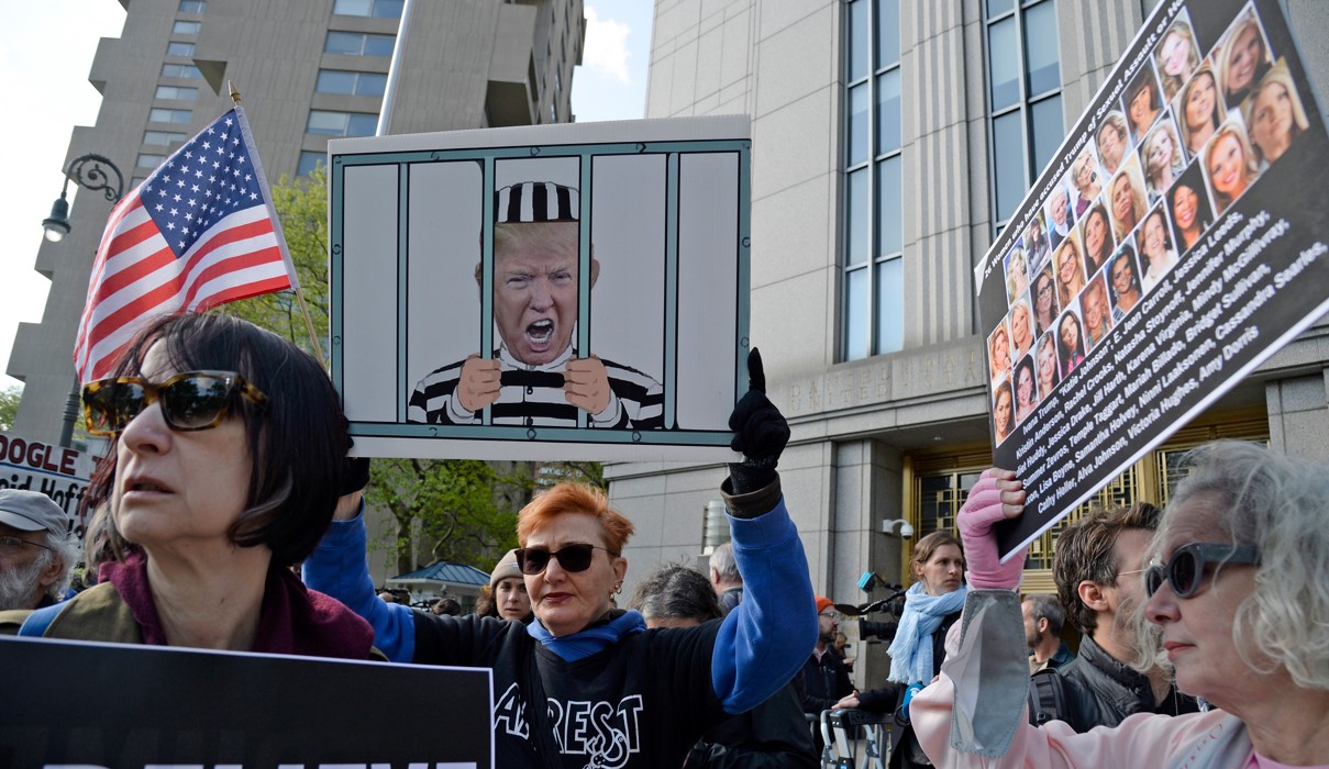 Un grupo protesta contra Donald Trump en Nueva York. (Foto Prensa Libre: Jefferson Siegel/The New York Times)