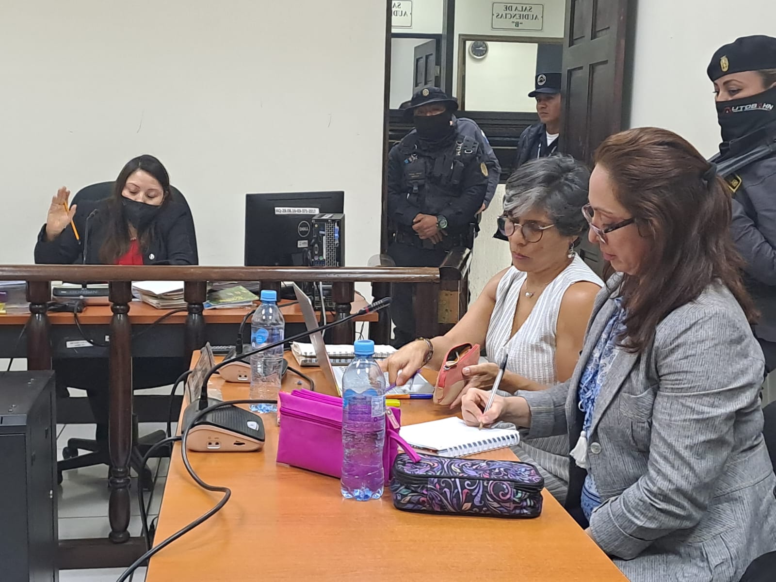 Exfiscal Virginia Laparra enfrentará un segundo juicio y seguirá en prisión preventiva