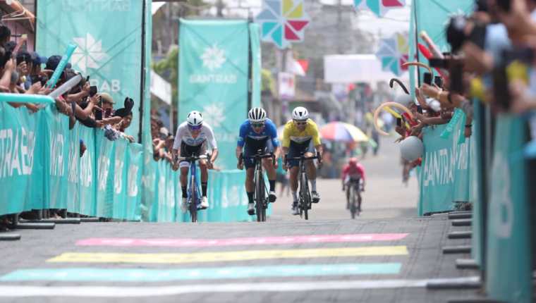 El Team Medellín de Colombia se perfila como el equipo que triunfará en la Vuelta Bantrab. Foto Prensa Libre (Érick Ávila)