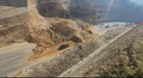 Las imágenes desde el aíre muestran la magnitud del derrumbe.