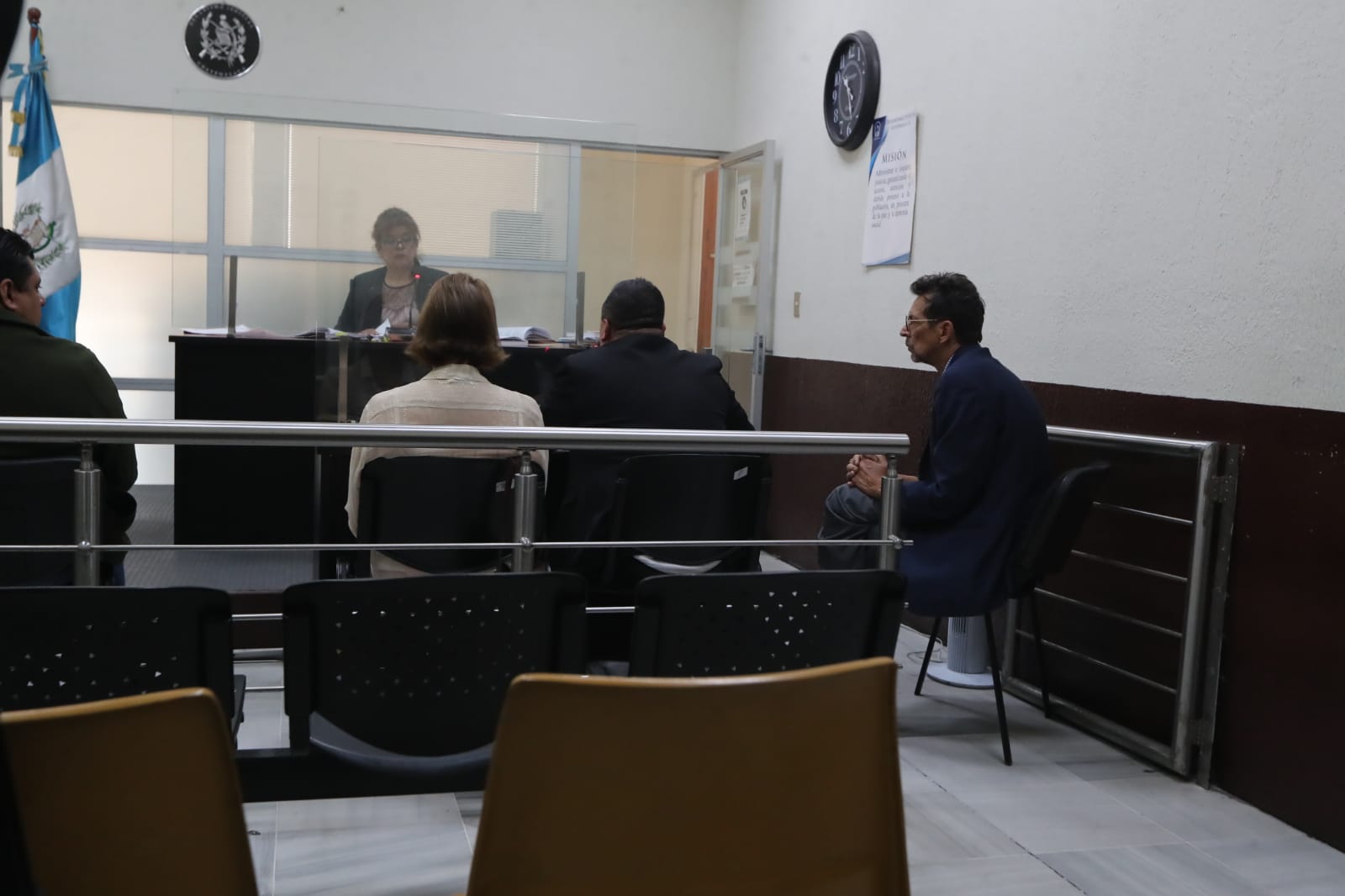 La jueza de turno, Carol Patricia Flores, ordenó el traslado del sospechoso a una cárcel militar. Fotografía: Prensa Libre (Elmer Vargas). 
