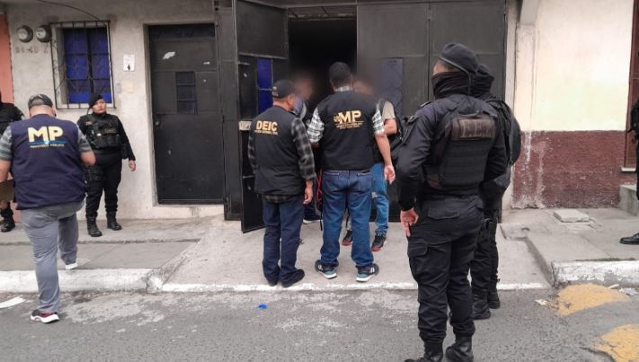 Cateos en Guatemala y Sacatepéquez en seguimiento al intento de robo a un camión de valores en San Martín Jilotepeque, Chimaltenango. (Foto Prensa Libre: MP)