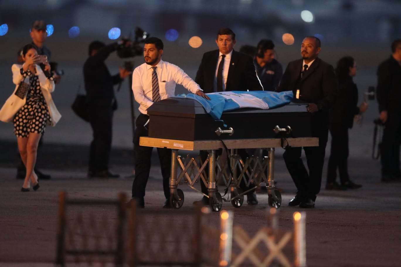 Tragedia migrante: llegan al país los cuerpos de 17 guatemaltecos muertos en incendio en Ciudad Juárez