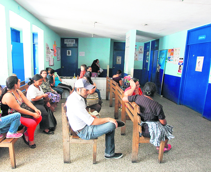 El primer nivel de atención en el Sistema de Salud guatemalteco es insuficiente para la alta demanda. (Foto Prensa Libre: Hemeroteca PL)