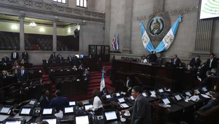 Diputados aprobaron una ampliación presupuestaria para el Programa de Aporte Económico al Adulto Mayor. Fotografía: Prensa Libre (Roberto López). 
