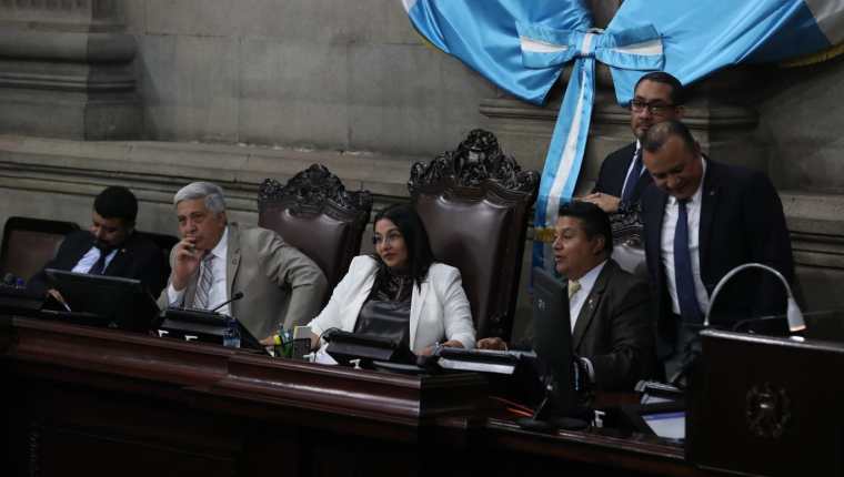 Entre los diputados ponentes de la iniciativa de le figura la presidenta del Congreso Shirley Rivera. Fotografía: Prensa Libre. 