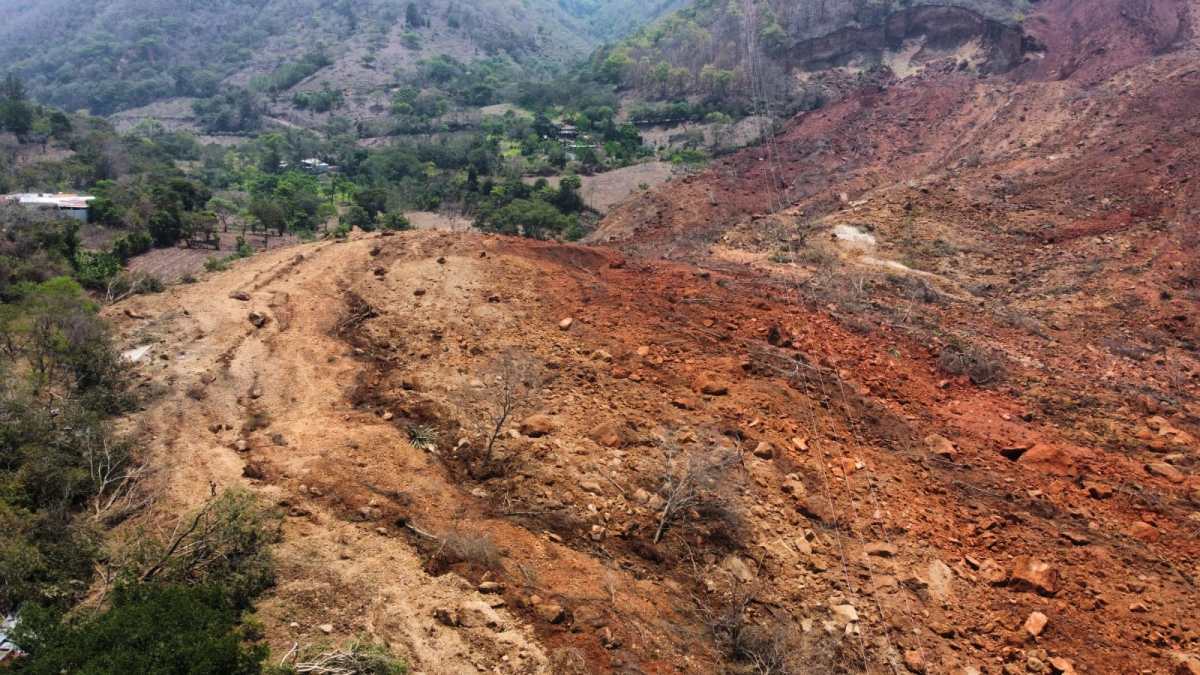 Grietas y desplazamiento de tierra: la alerta que se había emitido en la aldea Las Minas, Casillas Santa Rosa por extracción de materiales