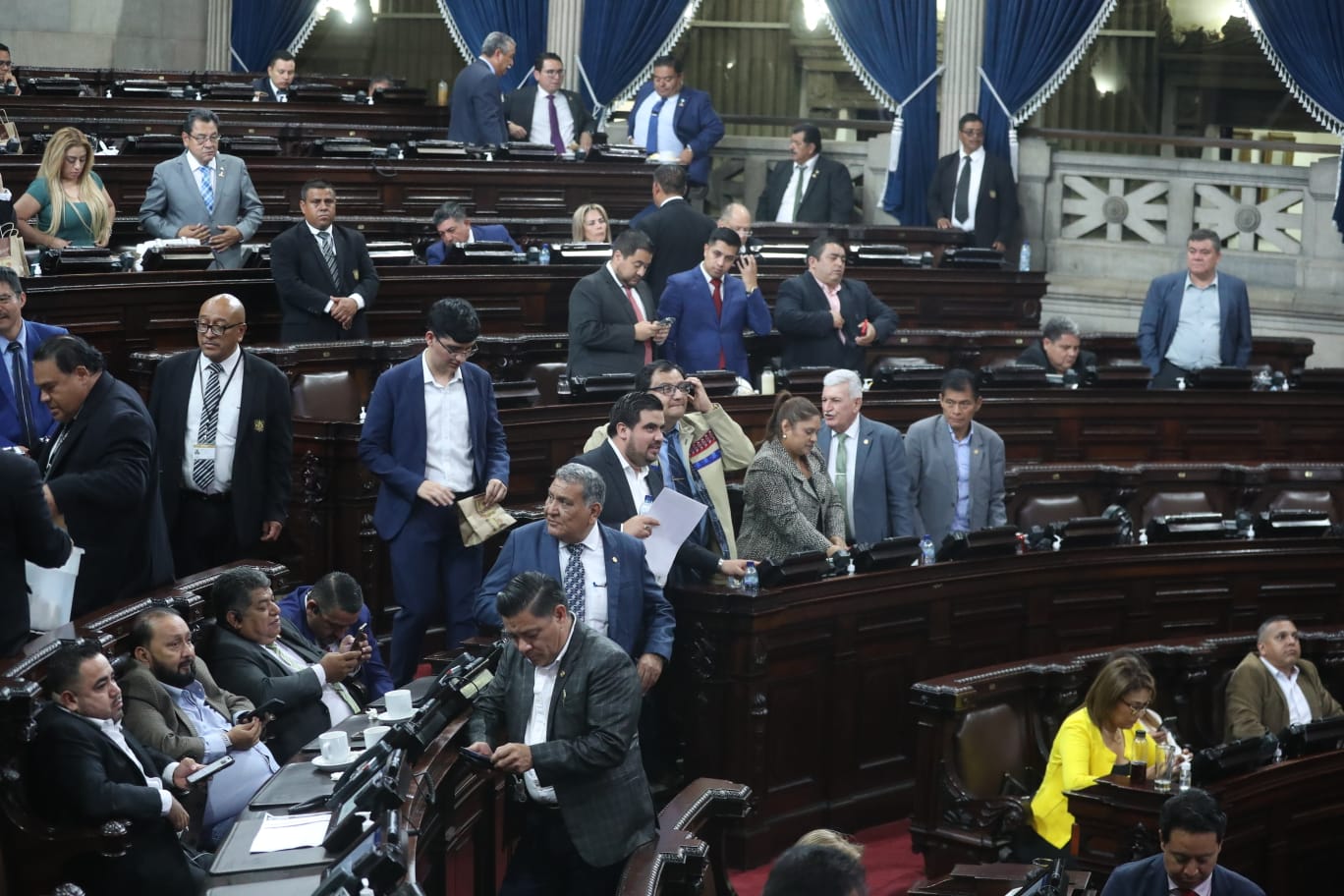 Diputados discutieron en el Congreso de la Republica el tema de cobro de peaje en la autopista Palín-Escuintla. (Foto Prensa Libre: Esbin García)