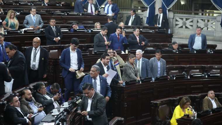 Diputados discutieron en el Congreso de la Republica el tema de cobro de peaje en la autopista Palín-Escuintla. (Foto Prensa Libre: Esbin García)