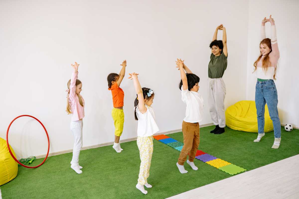 ¿Qué ejercicios son recomendables para niños y por qué necesitan ejercitarse más que los adultos?