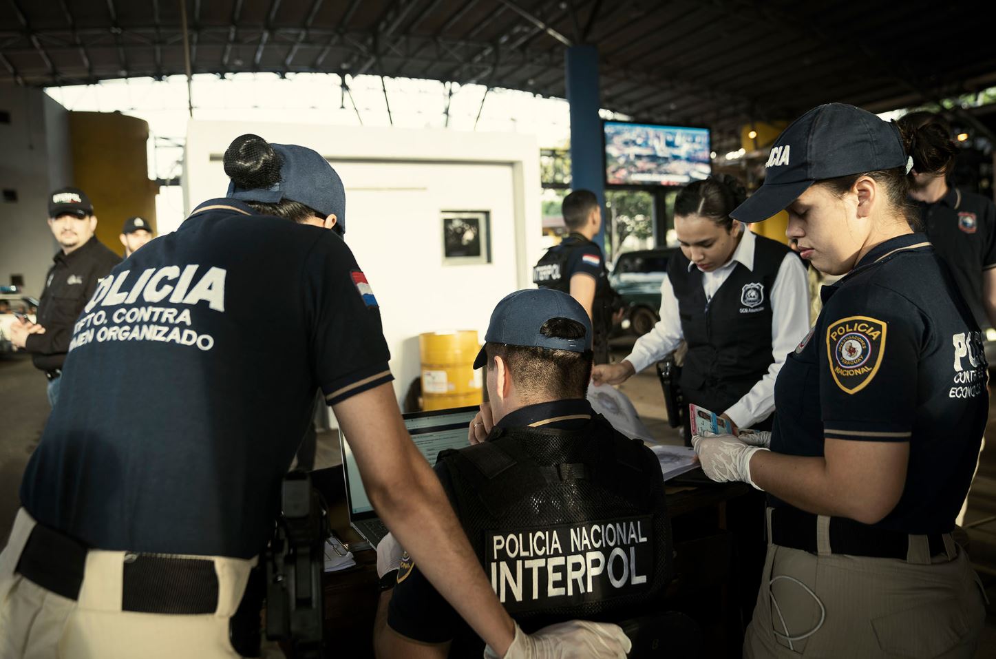 Agentes de la Interpol en operativo Trigger IX. (Foto Prensa Libre: @INTERPOL_HQ)