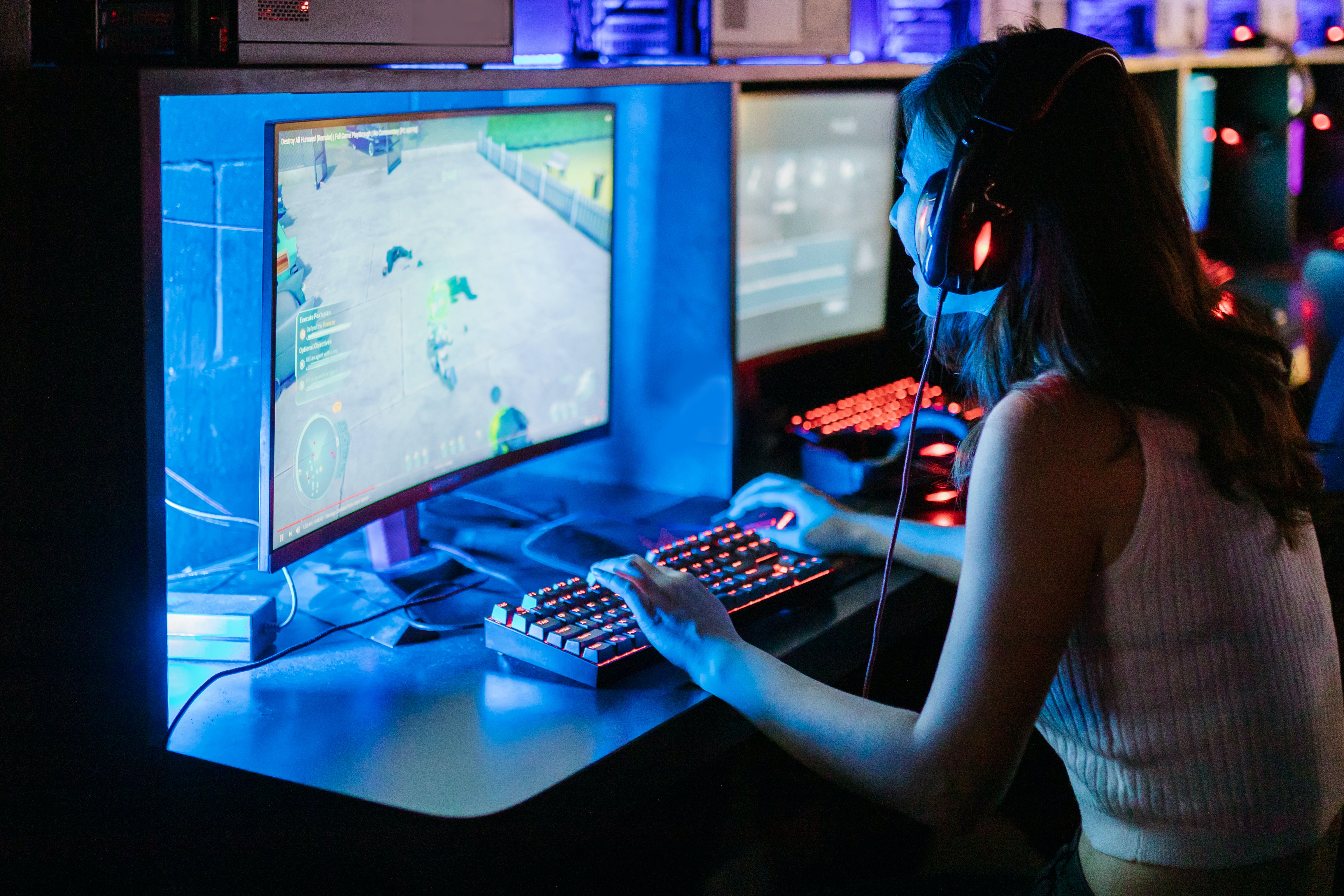 Los gamers profesionales pasan hasta 8 o 9 horas frente a la computadora y necesitan prepararse a todo nivel.  (Foto Prensa Libre: Rodnae Productions/Pexels)