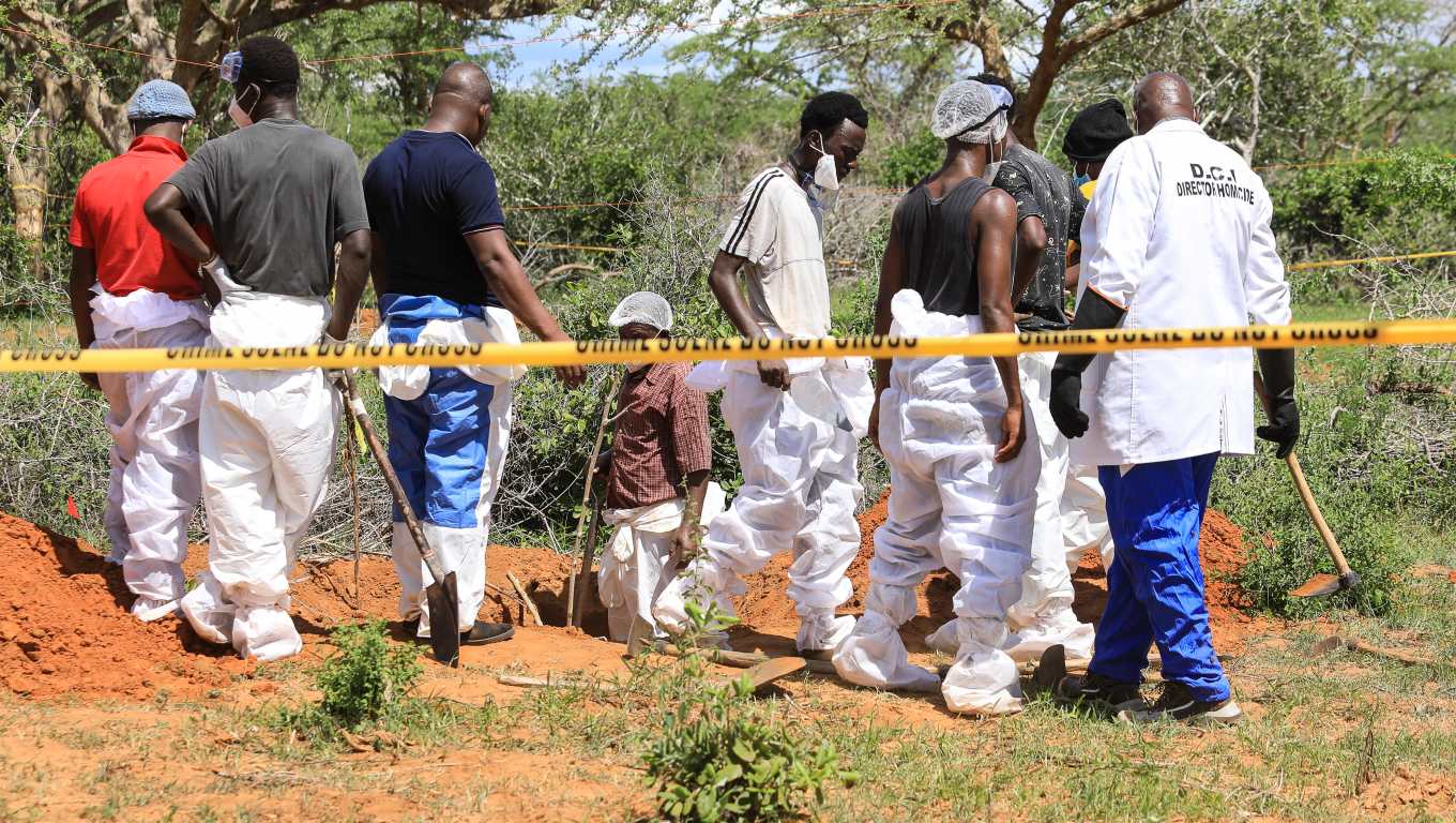 Hallan más de 50 cadáveres de presuntos miembros de una secta en Kenia