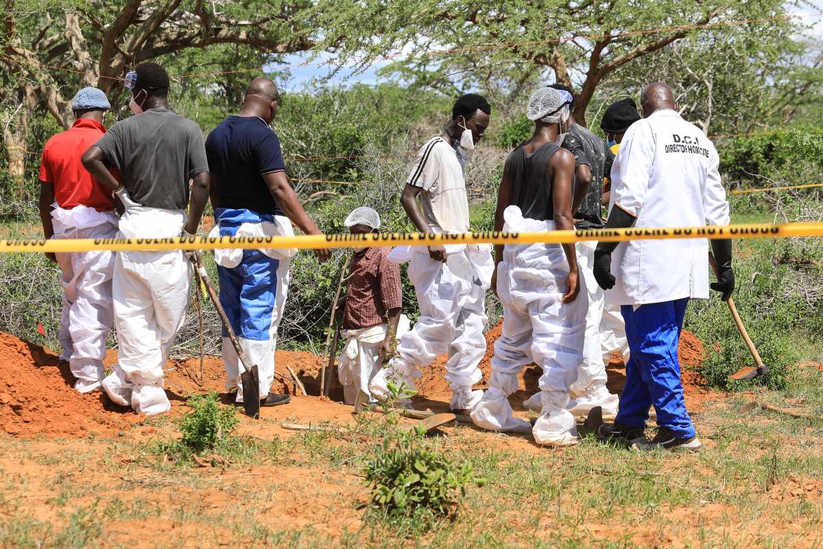 Hallan más de 50 cadáveres de presuntos miembros de una secta en Kenia
