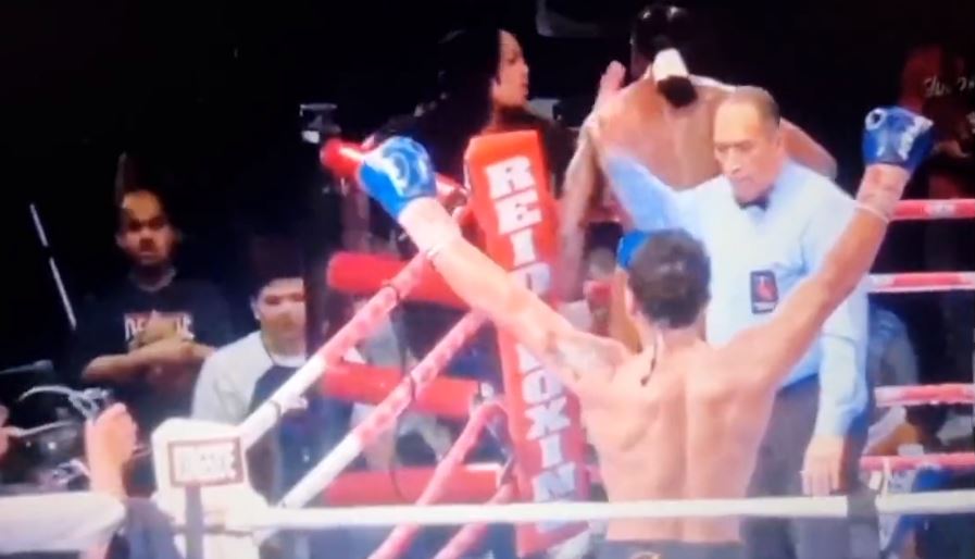 Momento en el que Léster Martínez ganó su primera pelea en Las Vegas. (Foto Prensa Libre: Captura video)