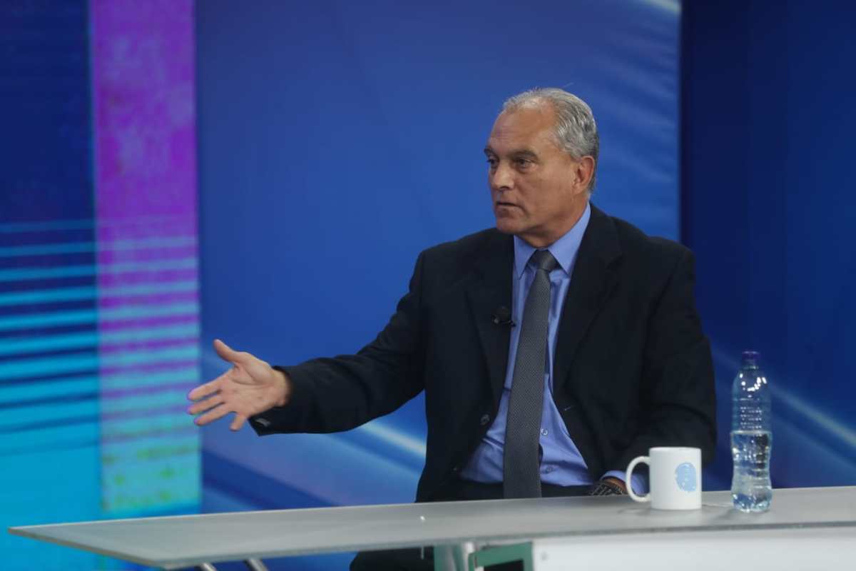 Entrevista con los candidatos: Manuel Villacorta, presidenciable del partido VOS
