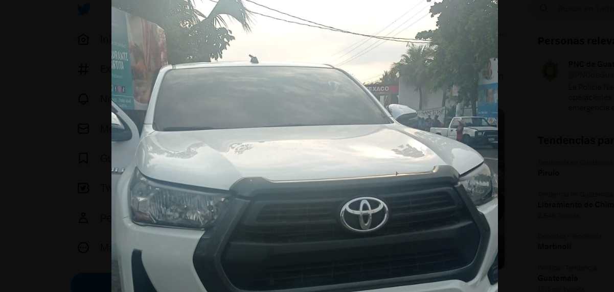 En este vehículo viajaban las personas armadas. (Foto Prensa Libre: PNC) 