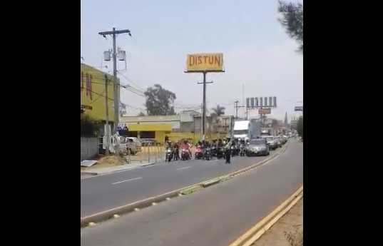 Las autoridades cerraron la calzada Aguilar Batres por varios minutos.
